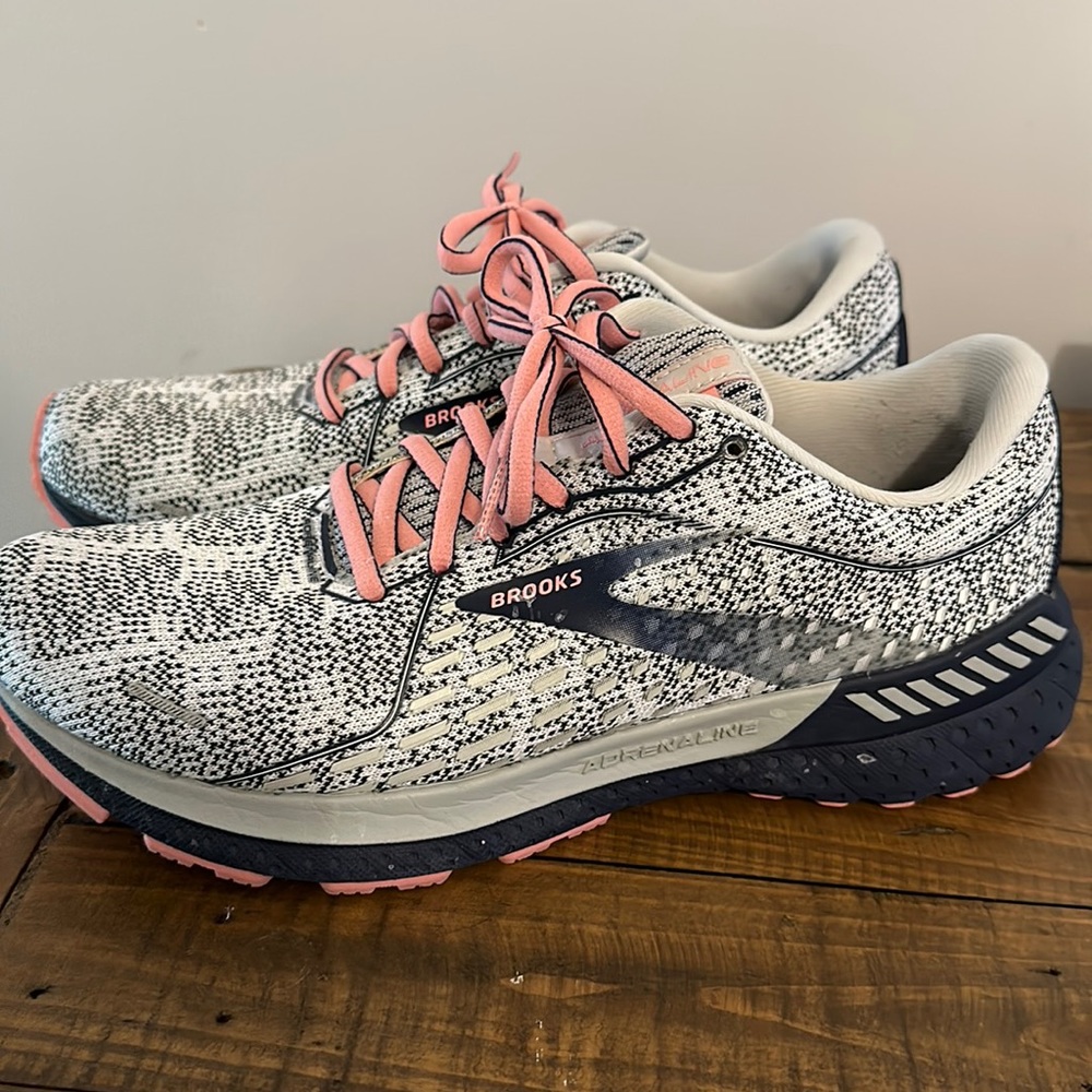 Brooks Adrenaline 21 Navy and Pink Size 9.5